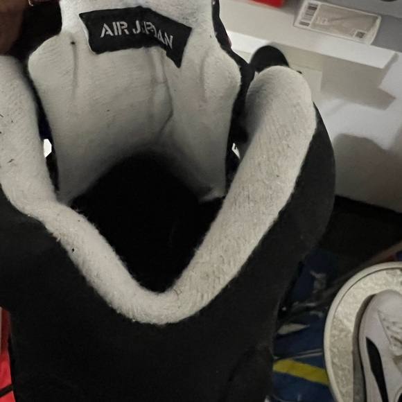 Jordan Retro 5 (Oreos) - Picture 8 of 10